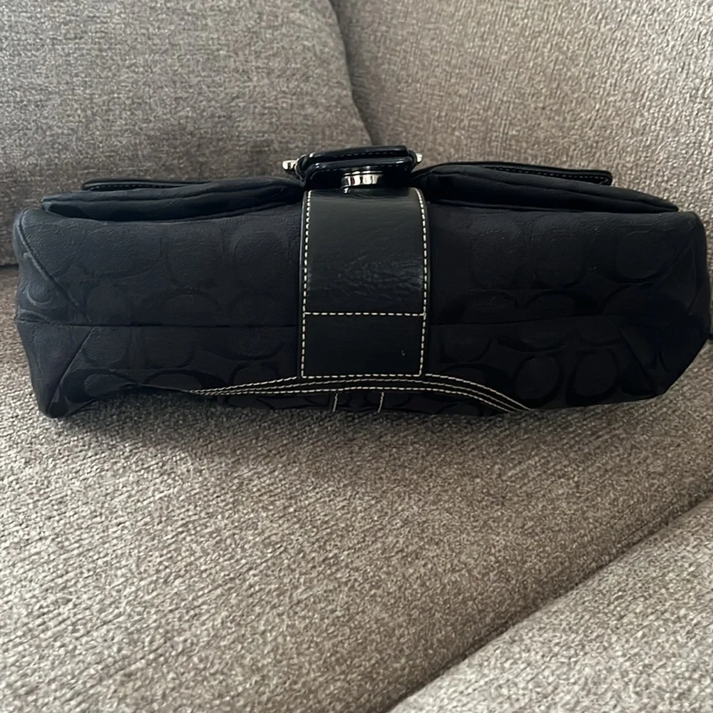 Trendy Shoulder Bag - Picture 3 of 6
